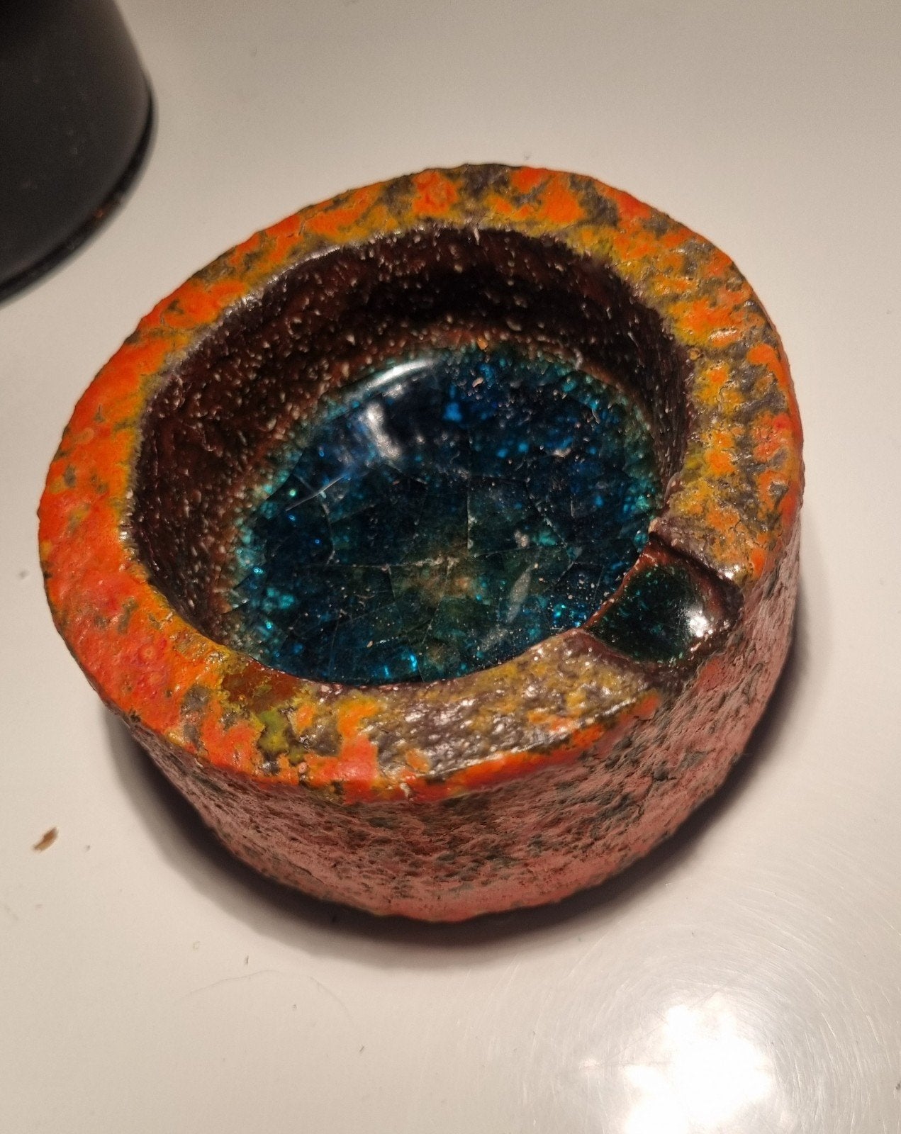 Vintage Keramische Asbak - Oranje met Blauwe Glazuur, Antiek en Kunst, Ophalen of Verzenden