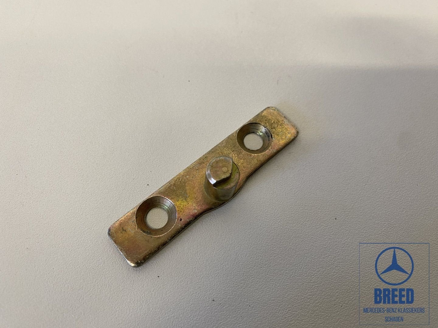 NOS slotvanger schuifdeur Mercedes-Benz W601 W602 W611 T1 TN, Auto-onderdelen, -, Nieuw, Ophalen of Verzenden, -