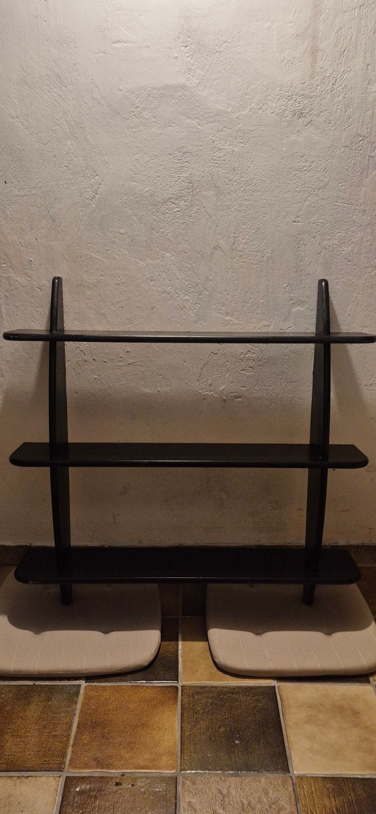 Zwart houten wandrek met 3 planken, Ophalen, Met plank(en), Gebruikt, 50 tot 100 cm