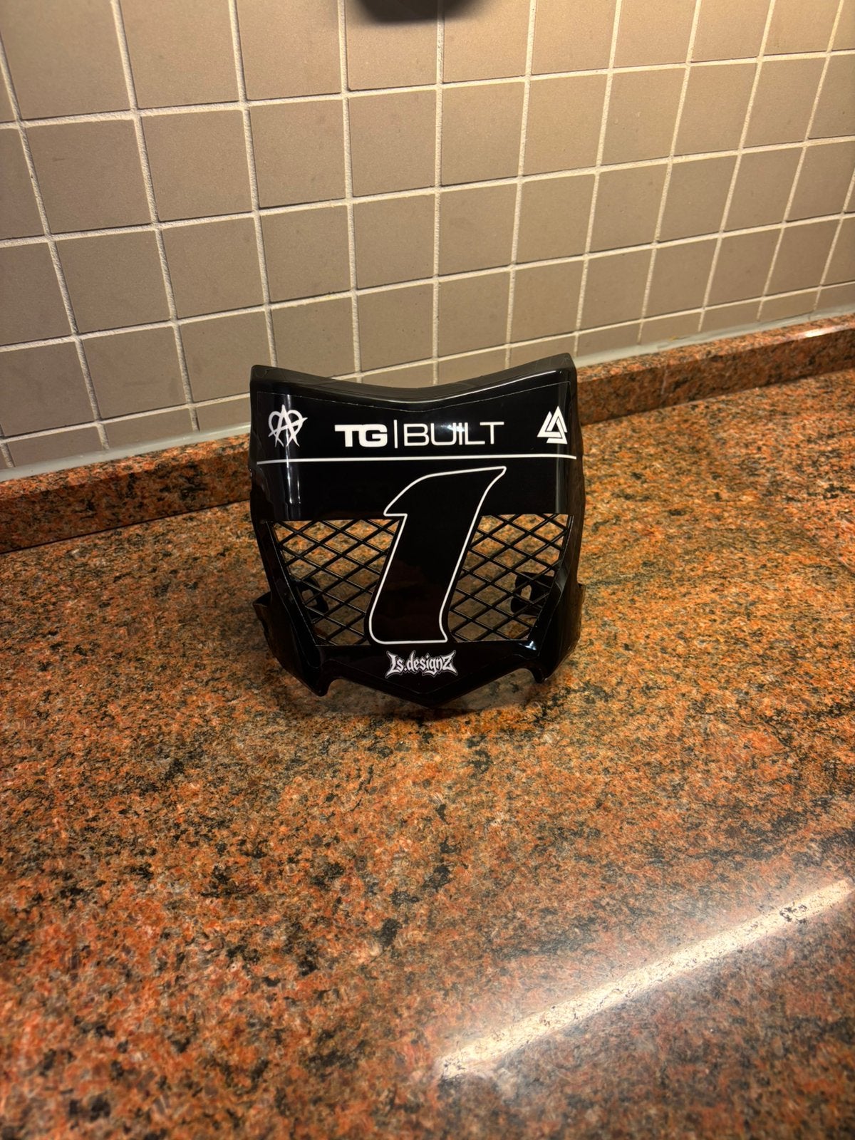 Vented motocutz plate, Verzenden