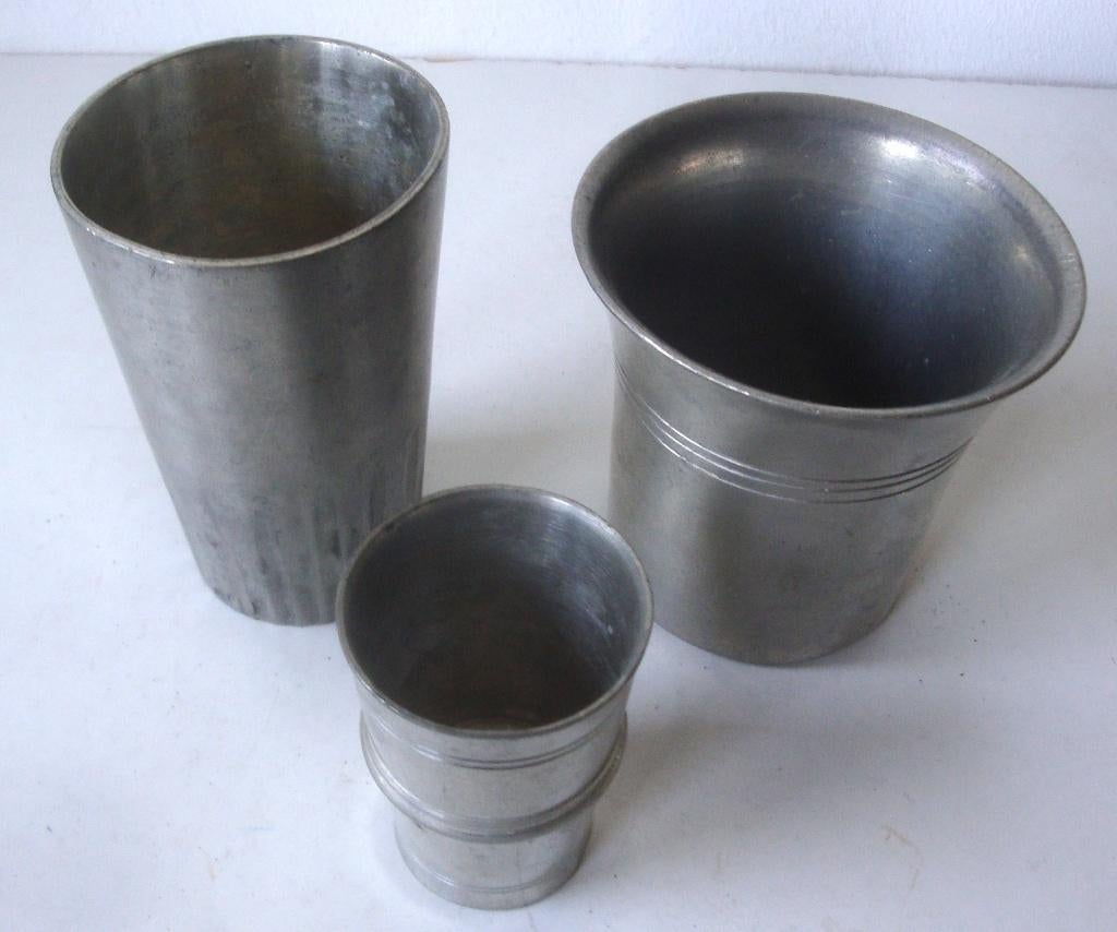 3 metalen bekertjes, waarschijnlijk alle drie van tin, Ophalen of Verzenden