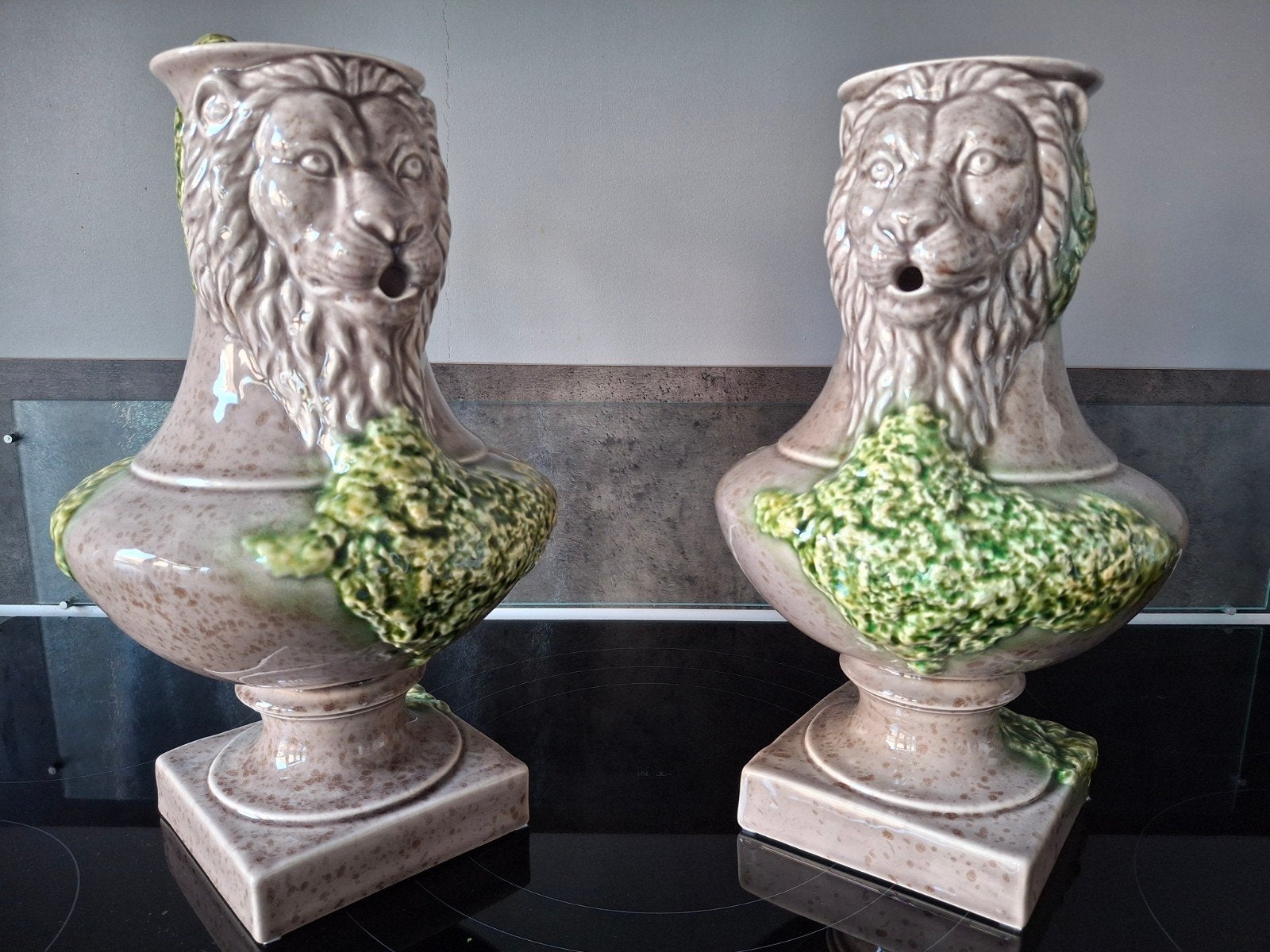 Bordallo Pinheiro Vase Lion set van 2, Antiek en Kunst, Ophalen