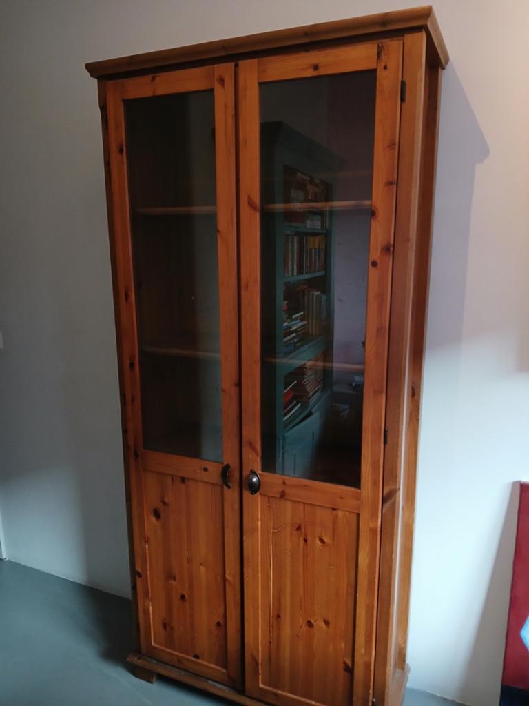Houten vitrinekast met glazen deuren, Klassiek, Landelijk, 150 tot 200 cm, 25 tot 50 cm, Gebruikt