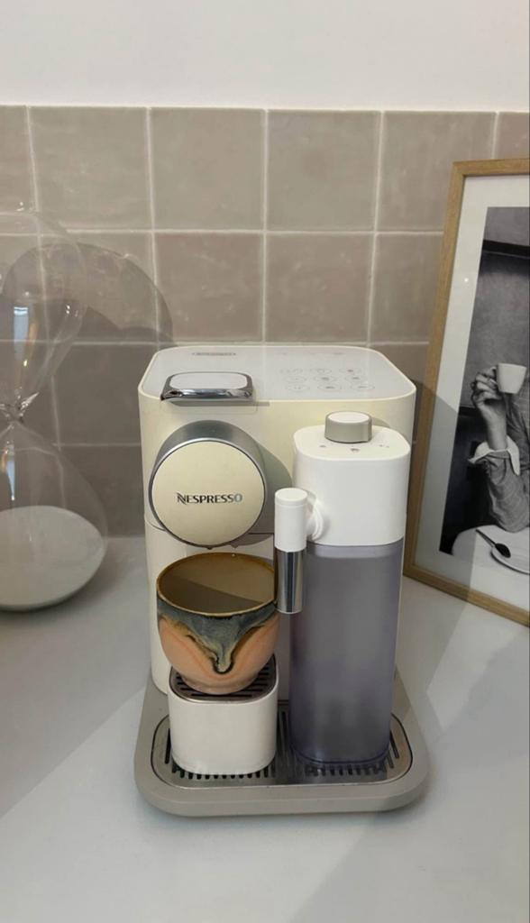 De'Longhi Nespresso Gran Lattissima EN640.W Wit, Witgoed en Apparatuur, Koffiezetapparaten, Ophalen of Verzenden, Gebruikt, Koffiemachine