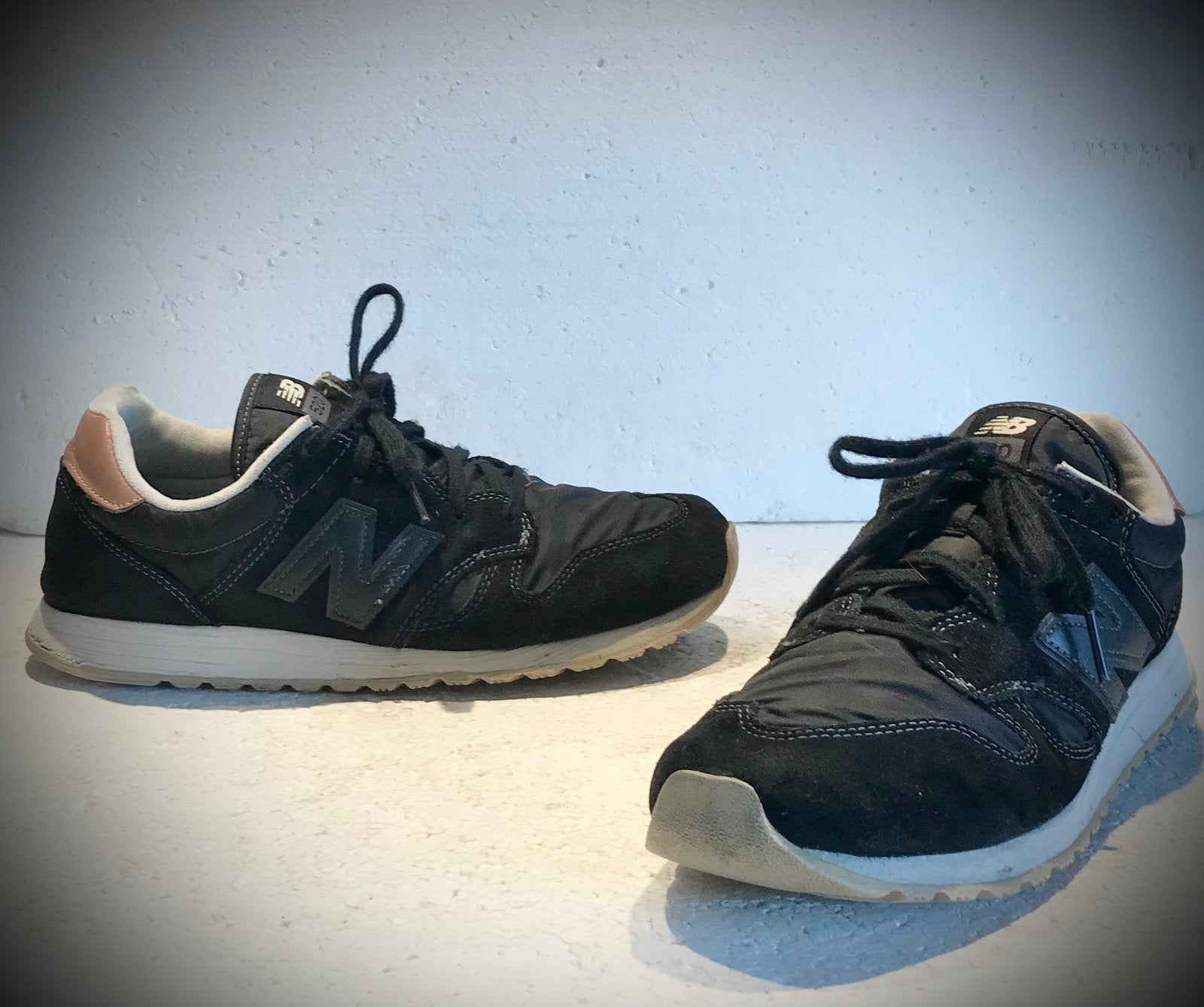 New Balance 520 sneakers gympen sport schoenen zwart 40, Kleding | Dames, Zwart, Ophalen of Verzenden, Sneakers of Gympen, Zo goed als nieuw