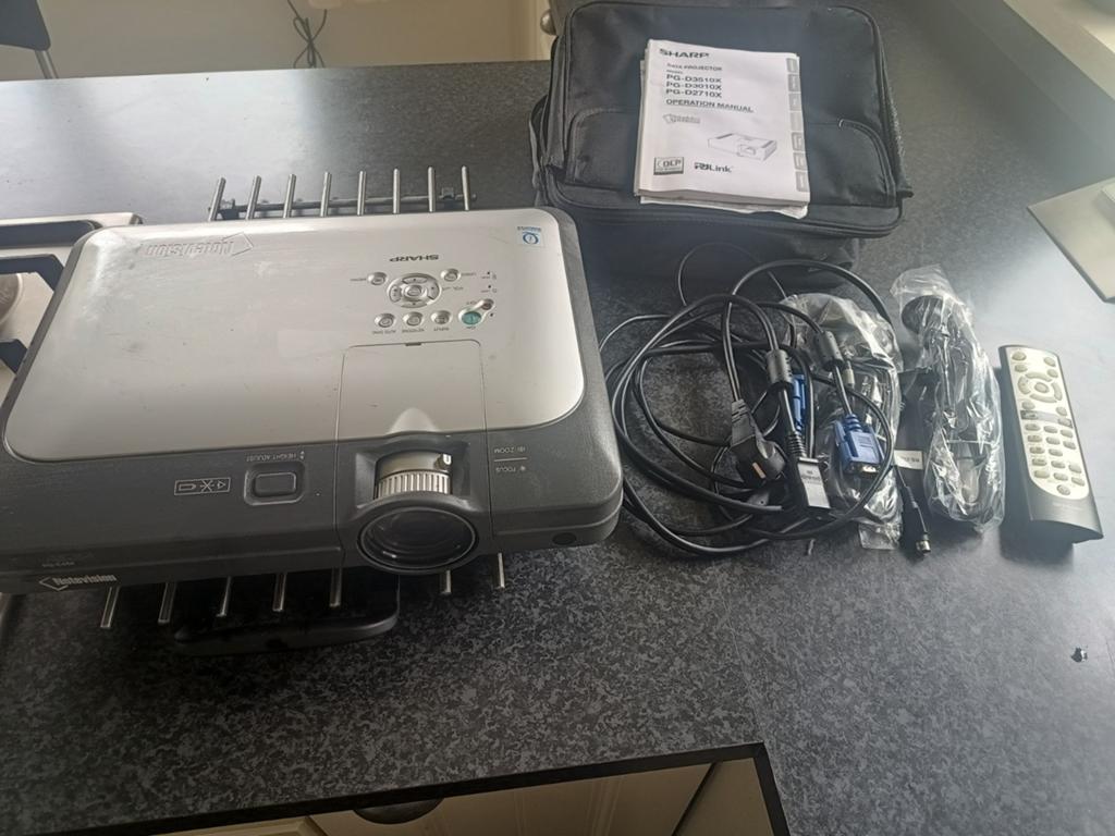 Sharp DLP Projector met afstandsbediening en kabels defect, Ophalen of Verzenden