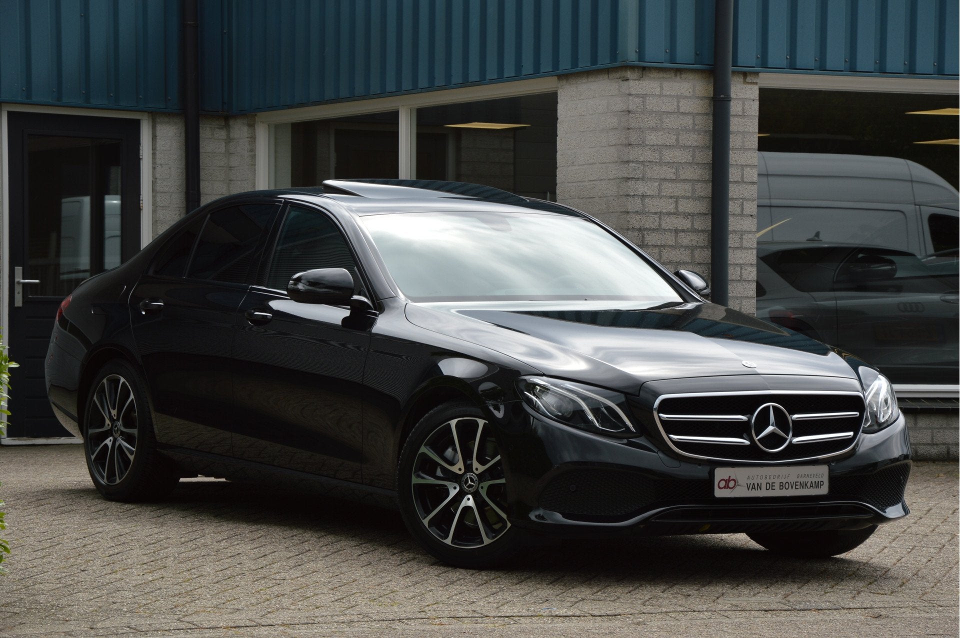 Mercedes-Benz E-Klasse 200 AVANTGARDE LED | COMAND | CAMERA, Auto's, Automaat, 12 maanden, Gebruikt, 4 cilinders