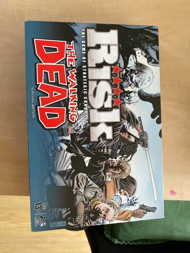 Risk The Walking Dead Survival Edition - Zo goed als nieuw, Drie of vier spelers, Ophalen of Verzenden, Zo goed als nieuw