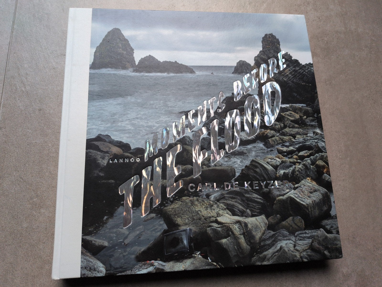 Hardcover boek: Moments Before The Flood - Carl De Keyzer, Boeken, Ophalen of Verzenden, Nieuw, Fotografie algemeen, Carl De Keyzer