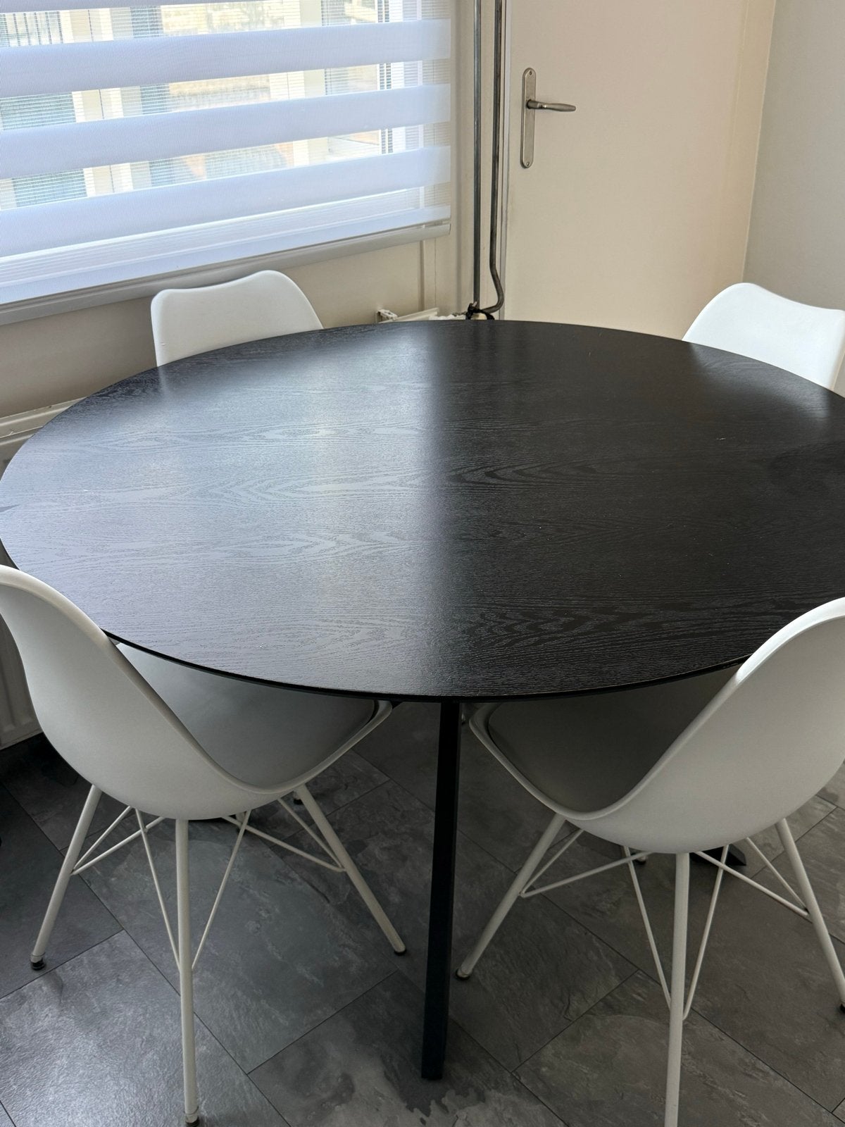 Moderne ronde eettafel - Zwart blad, zwart metalen onderstel, Ophalen, Gebruikt, Rond, Metaal