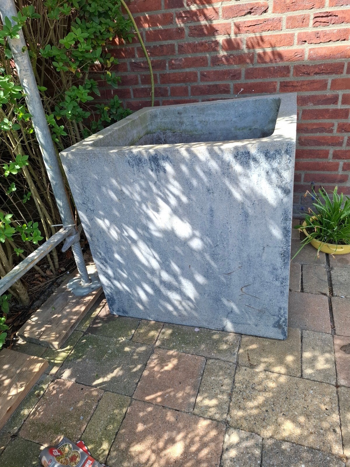 Grote vierkante betonnen plantenbak voor buiten, Tuin en Terras, Ophalen, Gebruikt, Vierkant, Balkon