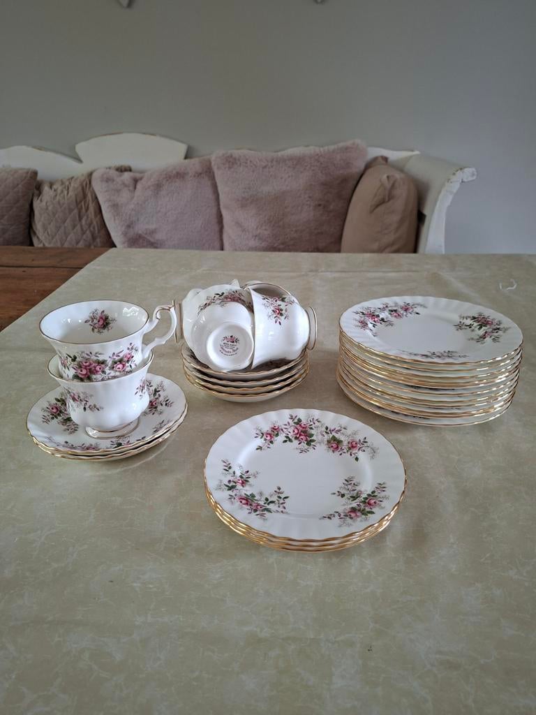 Royal Albert servies  roosjes lavender ,gaaf, Antiek en Kunst, Antiek | Servies compleet, Ophalen of Verzenden