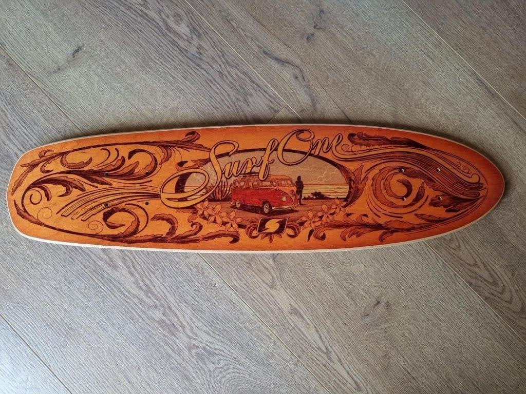 Longboard deck met 'Surf One' print, Ophalen of Verzenden, Nieuw, Skateboard, Longboard