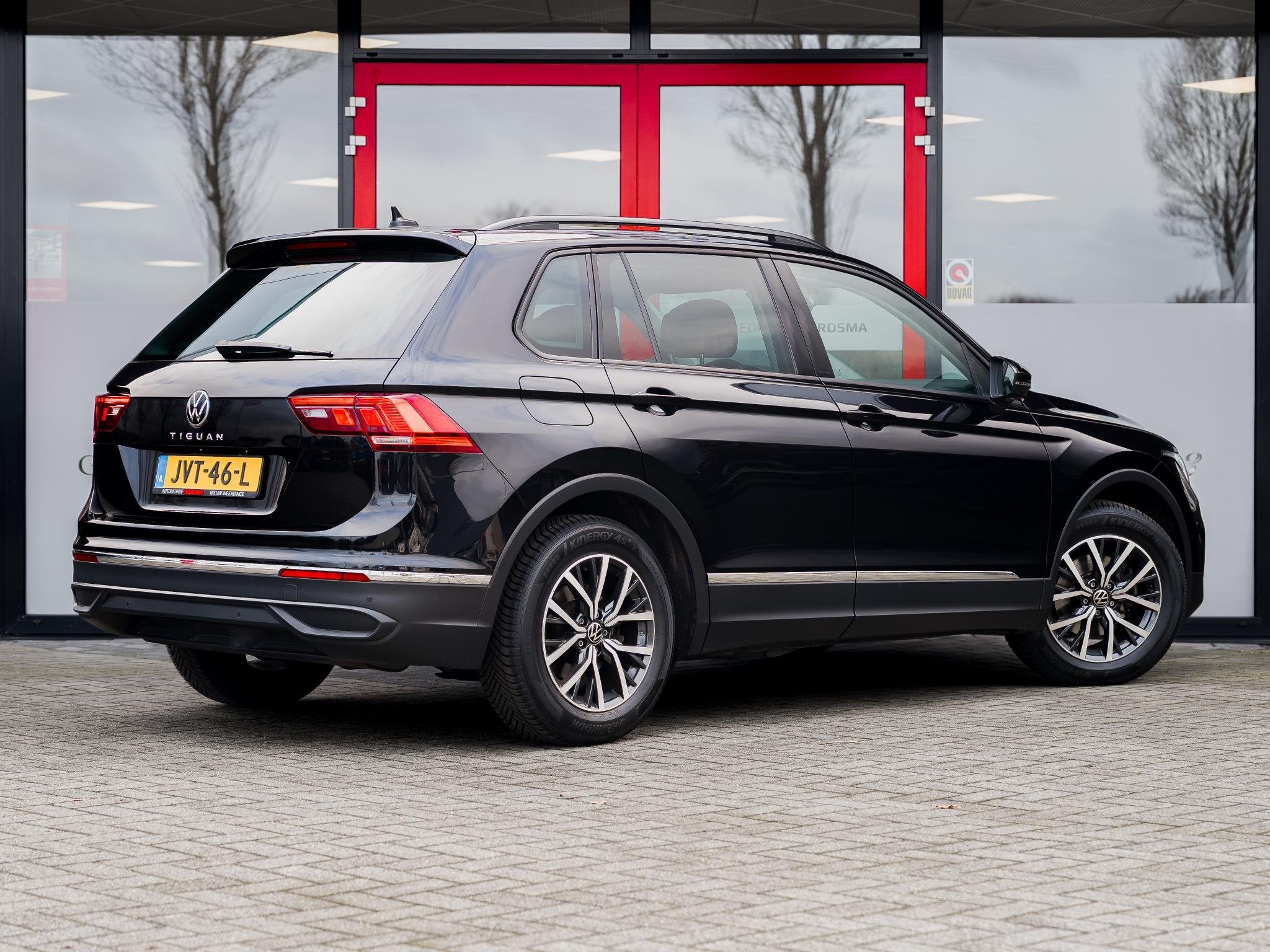 Volkswagen Tiguan 1.5 TSI Elegance | Stoelverwarming | Stuur, Auto's, 12 maanden, Stof, 4 cilinders, Zwart