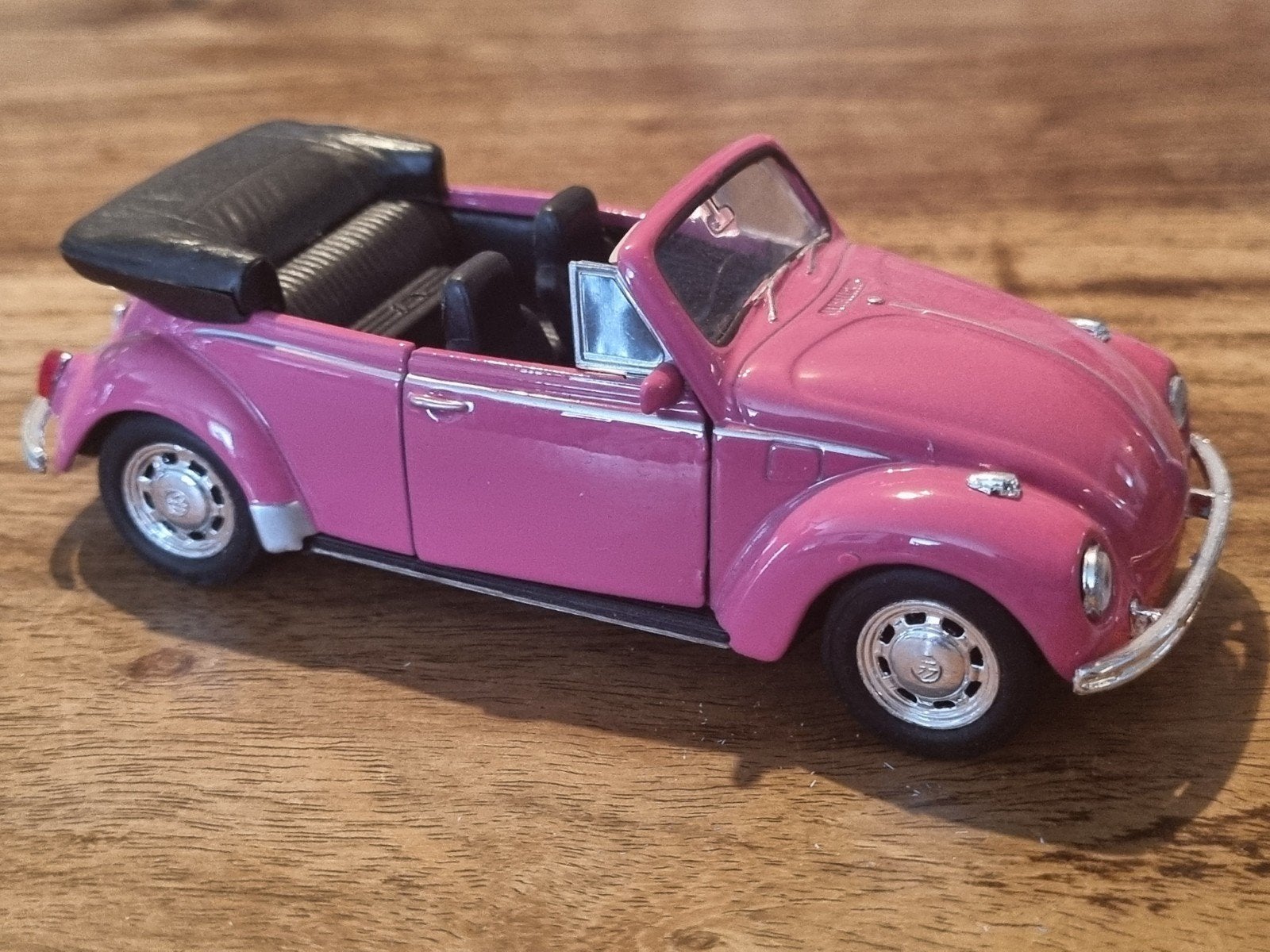 Roze Volkswagen Kever Cabriolet Modelauto, Ophalen of Verzenden, Zo goed als nieuw, Auto