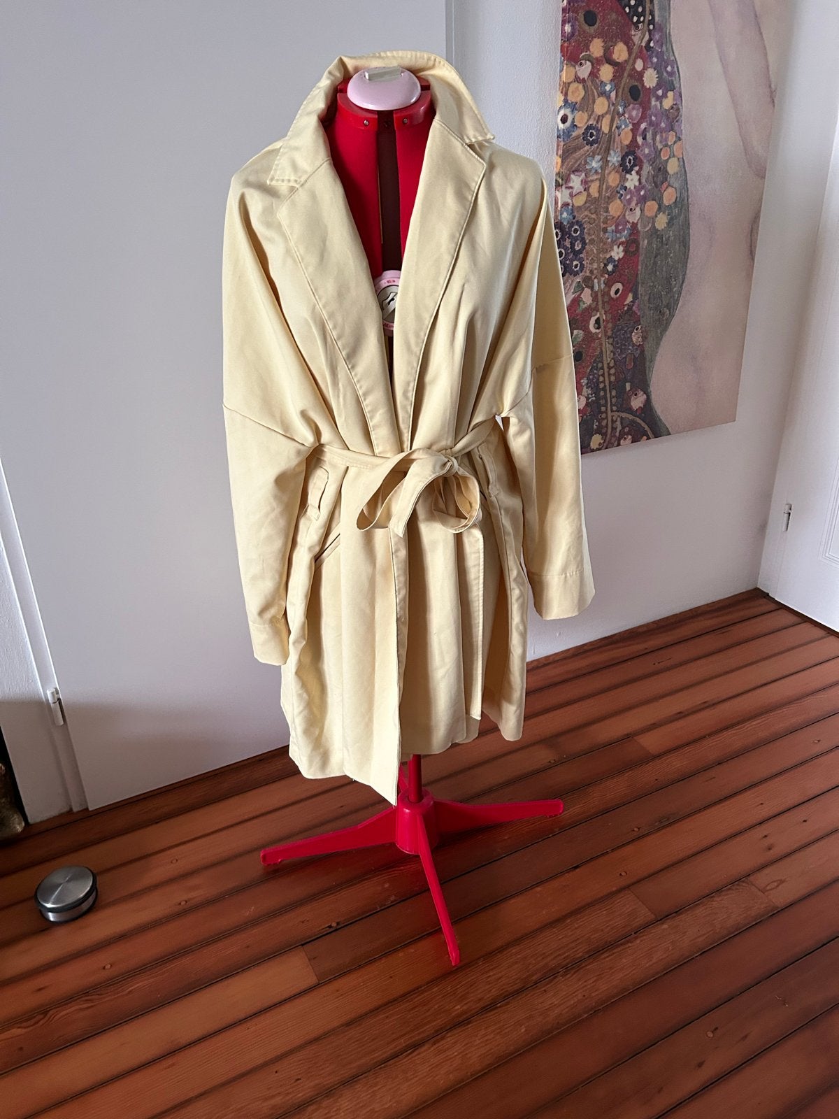 Lichtgele soepelvallende trenchcoat mt 44/46, Ophalen of Verzenden, Gedragen, Maat 46/48 (XL) of groter, Geel