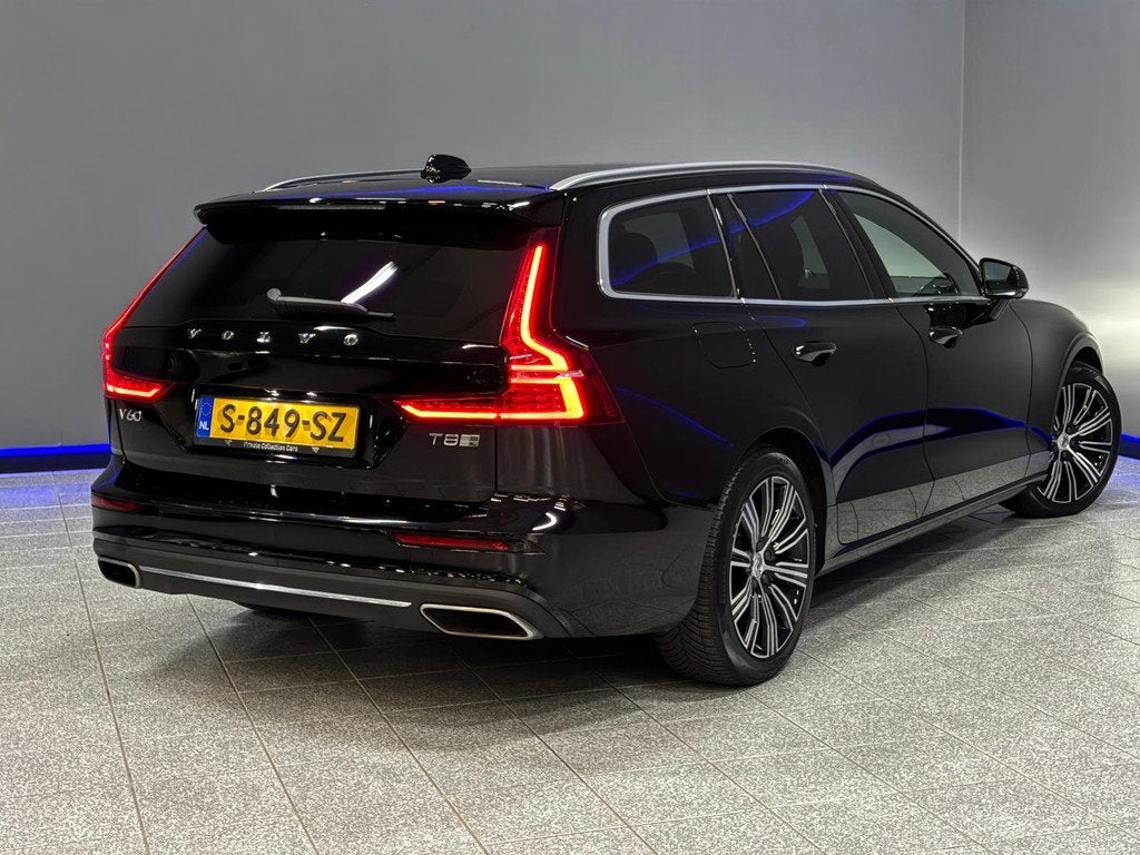 Volvo V60 2.0 T8 Twin Engine AWD R-Design 360|HUD|B&W|Trek, Auto's, Volvo, Automaat, Gebruikt, 4 cilinders, Zwart