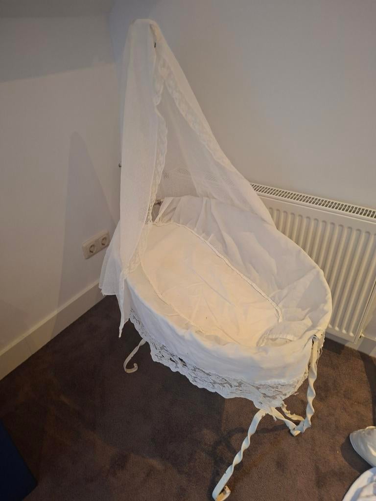 Antieke poppenwieg, Ophalen