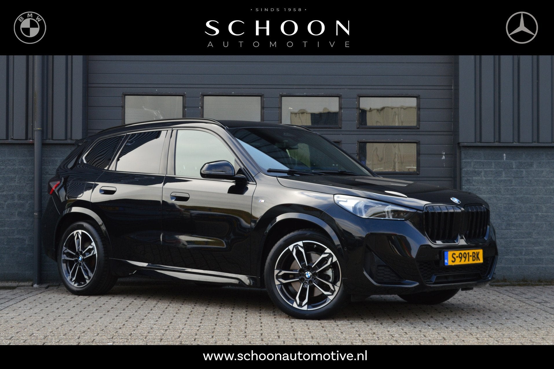 BMW X1 xDrive23i | M-PAKKET | 360 CAM | H&K | MASSAGE | HUD, 1998 cc, Gebruikt, 4 cilinders, Zwart