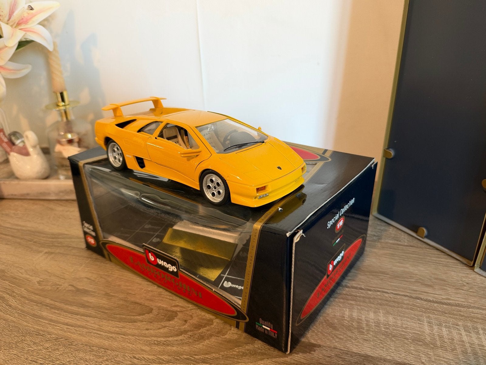 Burago Lamborghini Diablo 1990 - Geel (1:18), Ophalen of Verzenden, Zo goed als nieuw, Auto, Bburago
