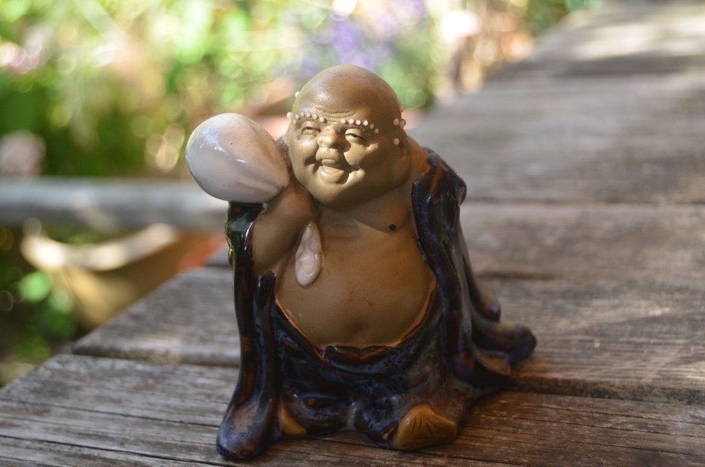 Mooi beeldje lachende Boeddha / Budai (2), Reliëf, Steen/keramiek, 11 cm, Ophalen of Verzenden