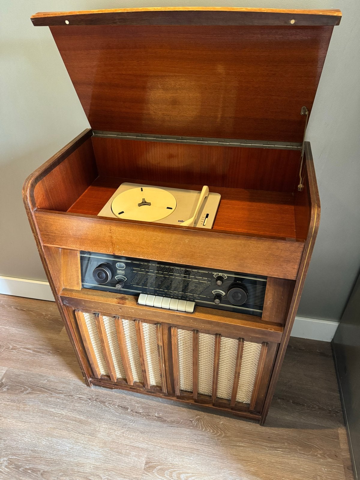 Vintage Braun Radio MT99R met Platenspeler - Jaren '50, Ophalen, Gebruikt, Radio, Met cd-speler