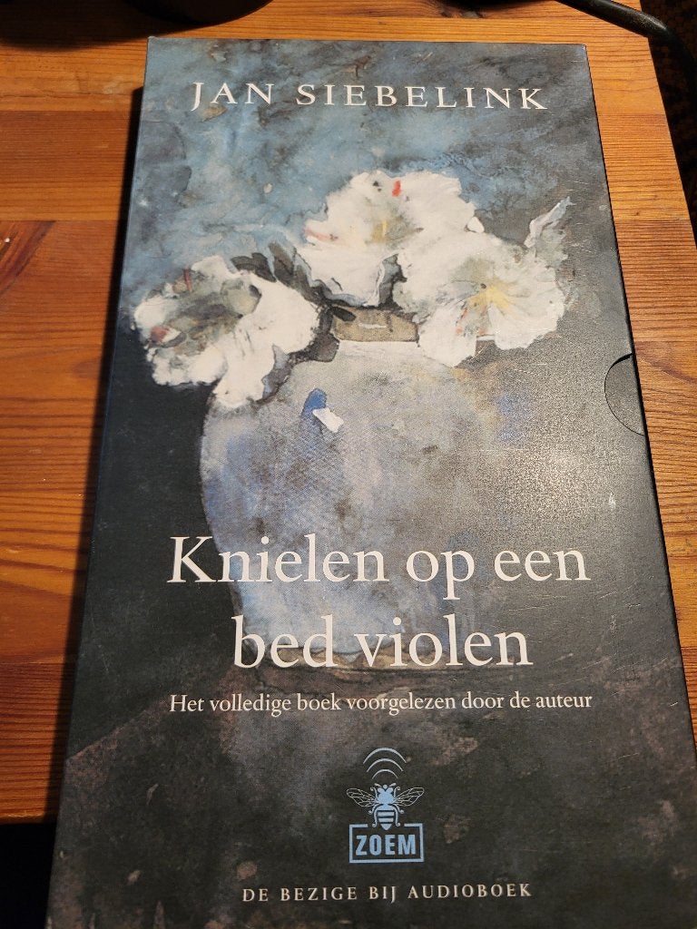 Jan Siebelink - Knielen op een bed violen / luisterboek CDs, Jan Siebelink, Cd, Ophalen of Verzenden, Volwassene