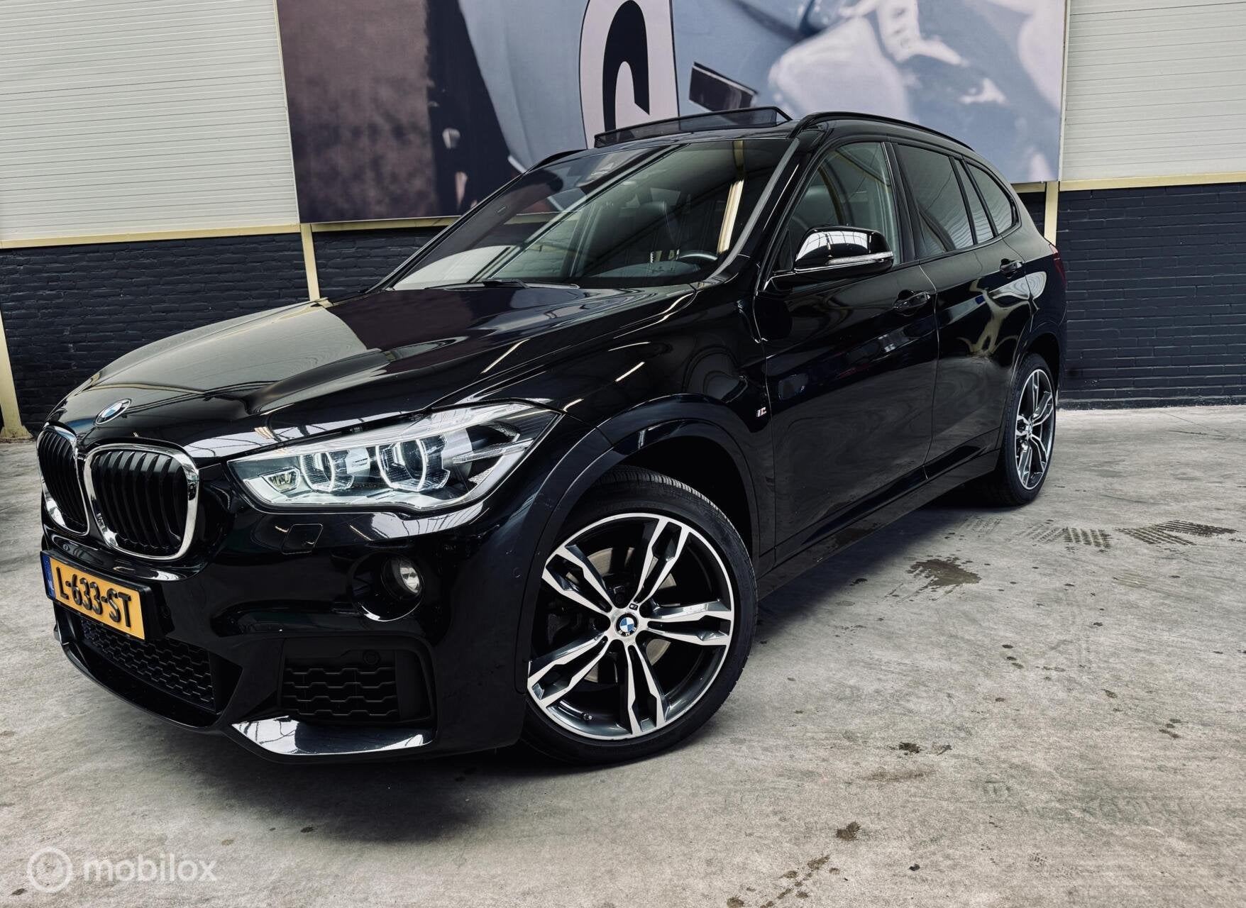 BMW X1 XDrive25i M-sport|Panodak|Sportleder| HUD|, Auto's, 1998 cc, Gebruikt, 4 cilinders, 2000 kg