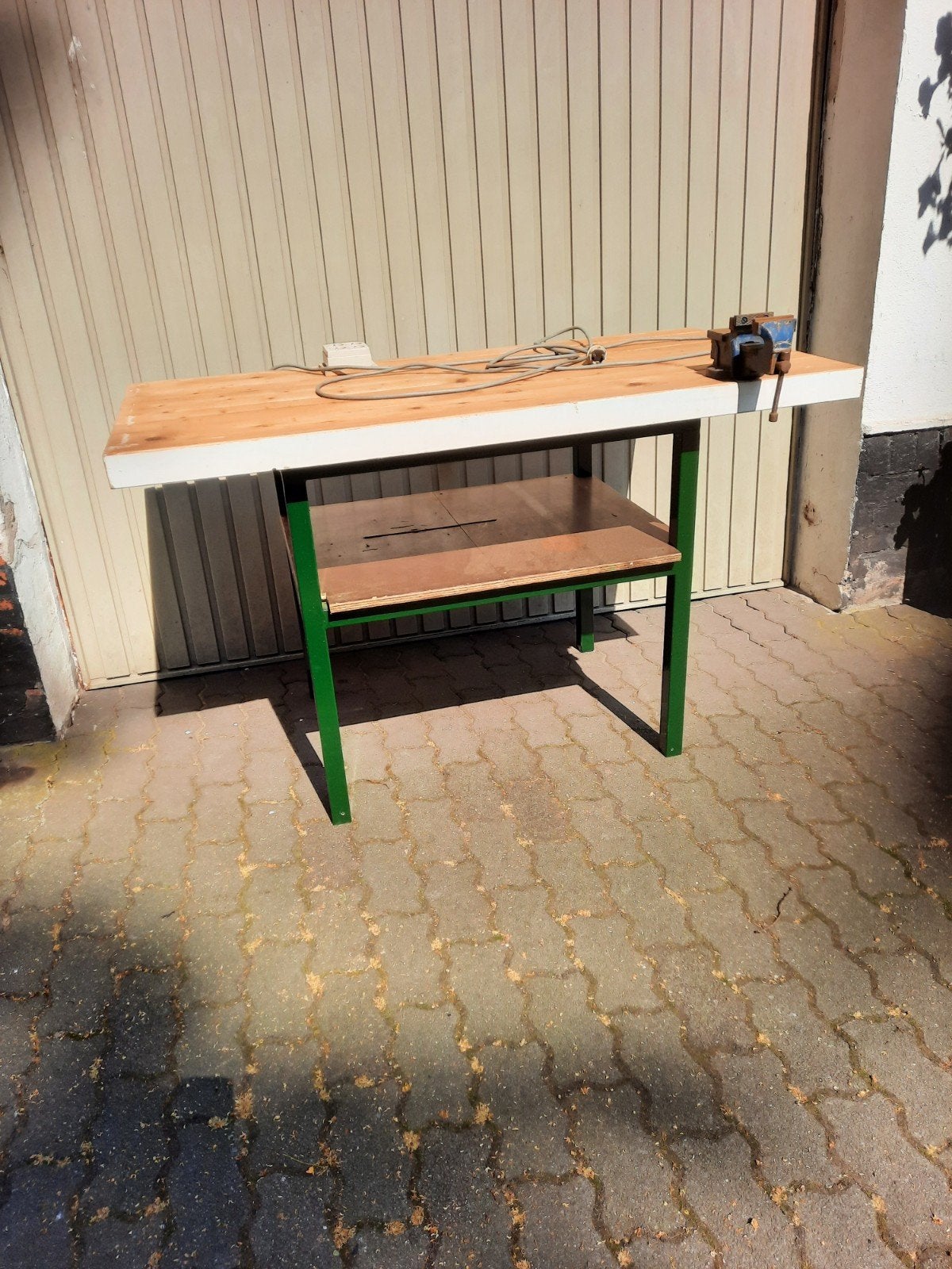 Tekoop leuke werkbank 140x70x87 hoog  met stop contact en ba, Ophalen, Zo goed als nieuw