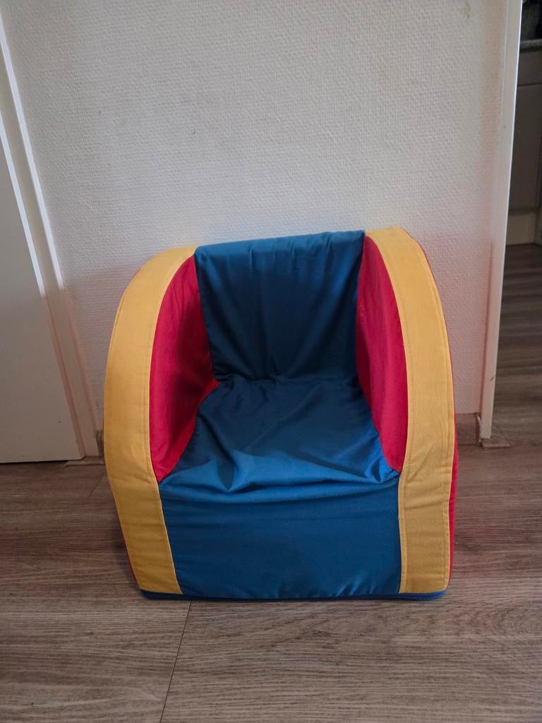 Kleurrijke kinderfauteuil - Comfortabel en speels, Ophalen of Verzenden, Gebruikt, Stoel(en)