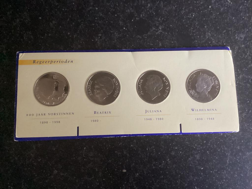 100 jaar vorstinnen, Ophalen of Verzenden, Koningin Wilhelmina, Setje