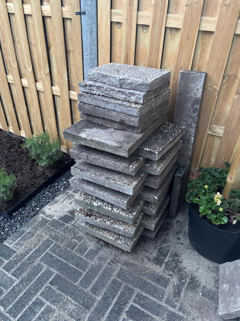 14 grindtegels gratis af te halen, Tuin en Terras, Ophalen, Zo goed als nieuw, Beton, Terrastegels