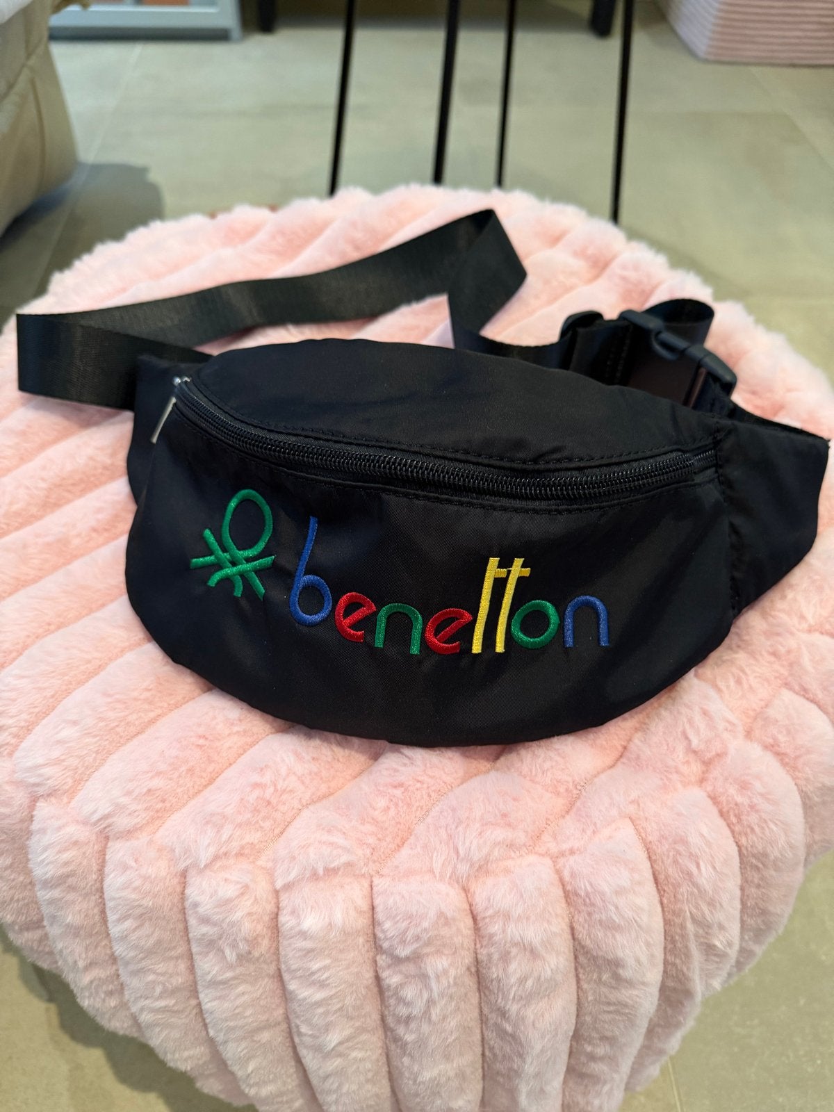 Benetton heuptasje - Zwart met kleurrijk logo, Overige merken, Minder dan 30 cm, 25 tot 40 cm, Ophalen of Verzenden