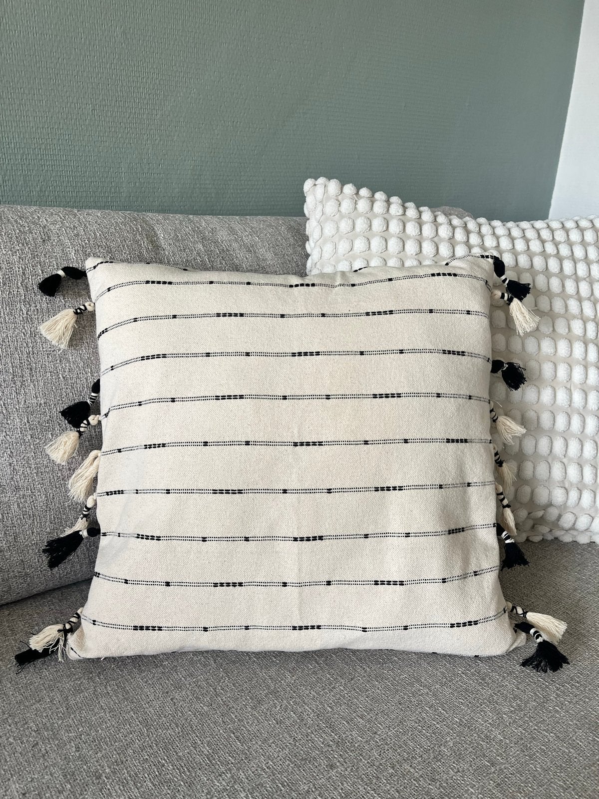 Sierkussenhoes 45x45cm met kwastjes, Huis en Inrichting, Woonaccessoires | Kussens, Beige, Zo goed als nieuw, Vierkant, Kussenhoes