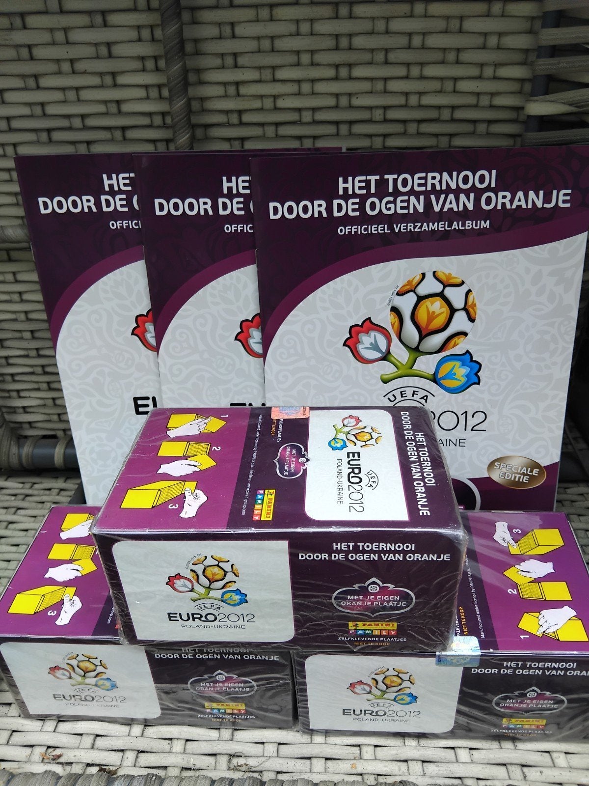 Panini euro 2012 gesloten boxen 3 x plus 3 lege albums, Ophalen of Verzenden, Nieuw, Buitenlandse clubs, Poster, Plaatje of Sticker