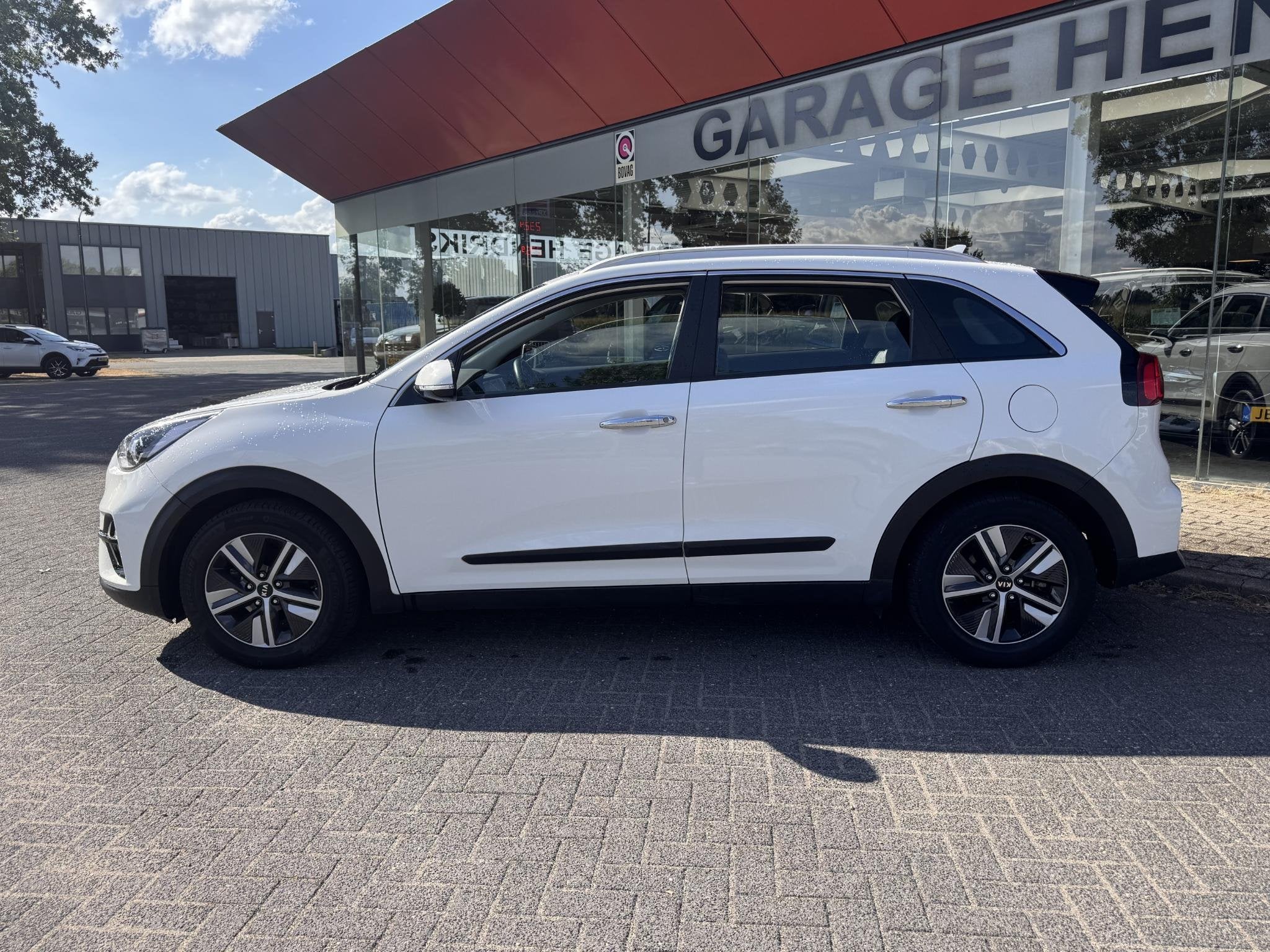 Foto 3 van Kia Niro 1.6 GDi Hybrid DynamicLine Sky | Schuifdak | Climat