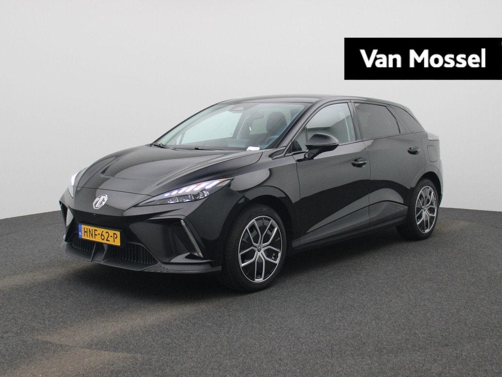 MG 4 Long Range Luxury 64 kWh, Auto's, MG, Automaat, 12 maanden, Achterwielaandrijving, Gebruikt