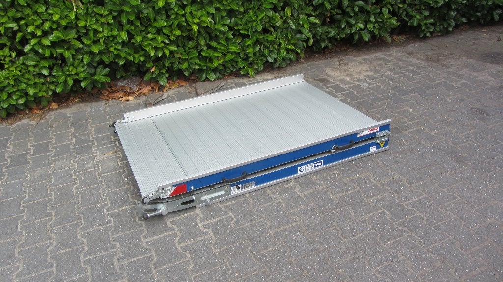 oprijplaat met gasveer, Ophalen, Zo goed als nieuw