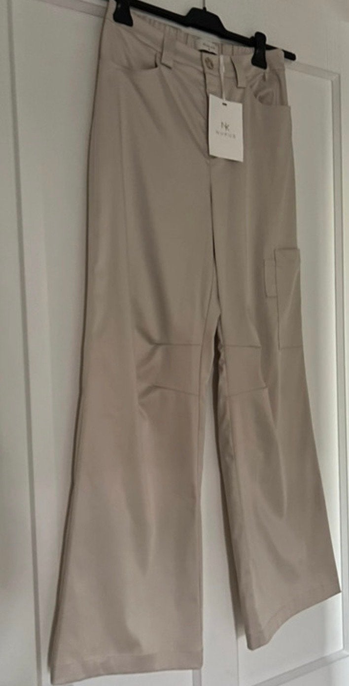 Nukus broek maat M, nieuw met kaartjes, Maat 38/40 (M), Beige, Nieuw, Ophalen of Verzenden
