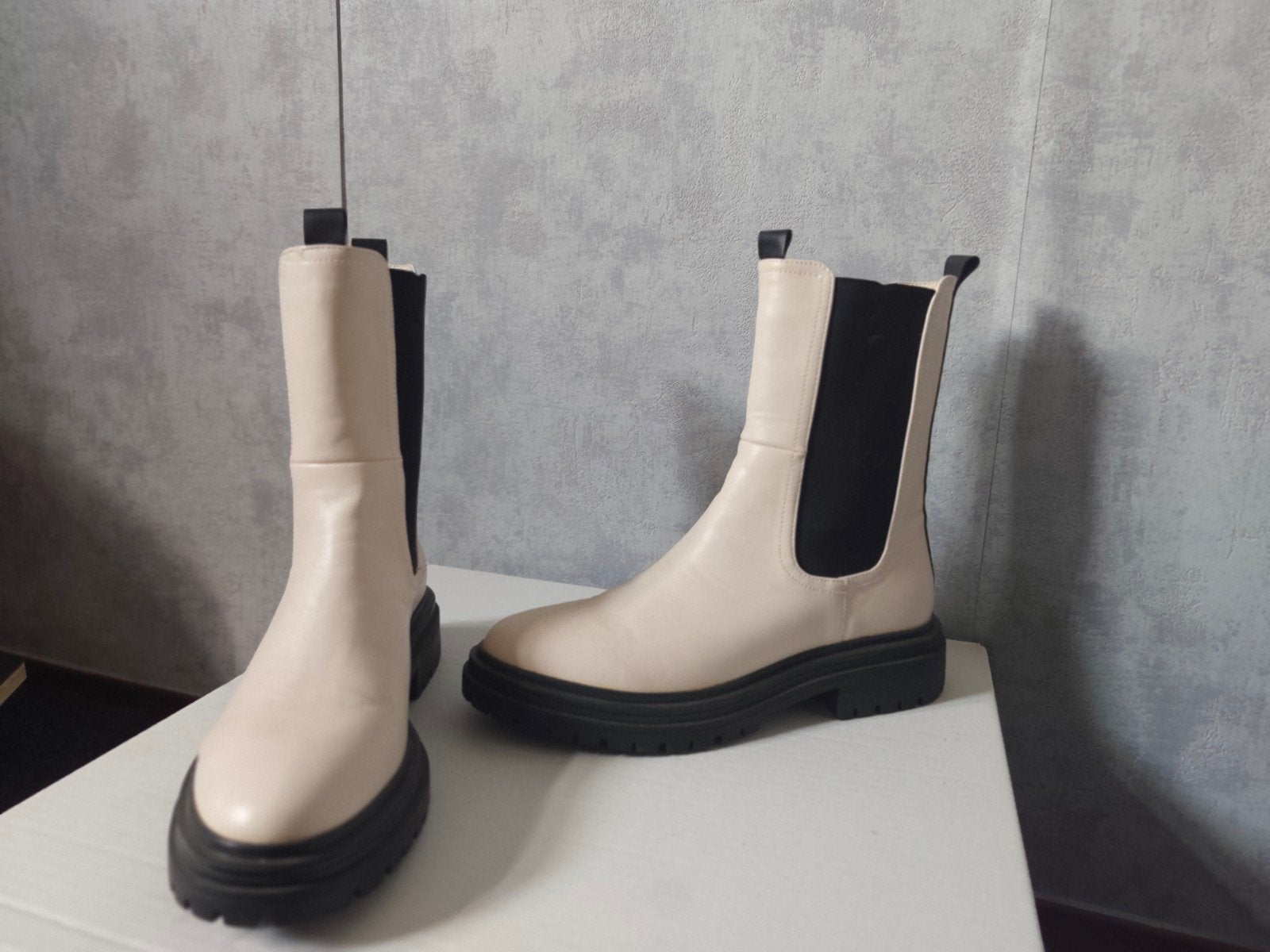 Dune London Palmz Ecru Leren Chelsea Laarzen, Ophalen, Beige, Lage of Enkellaarzen, Nieuw