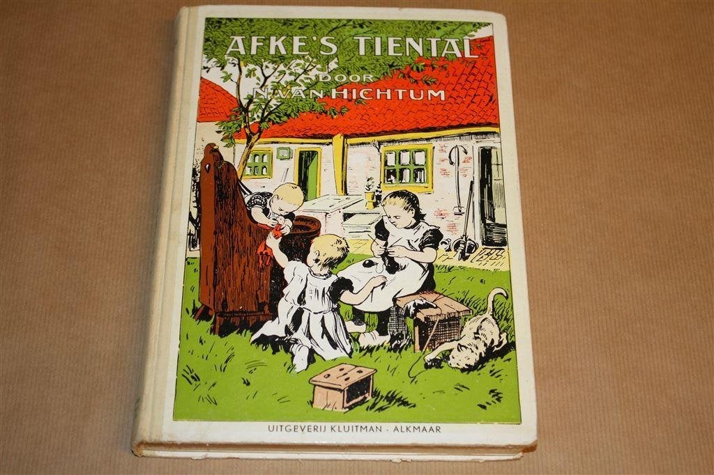 Afke's tiental. N. van Hichtum. Kluitman, 19e dr. 1957., Ophalen of Verzenden, Gelezen
