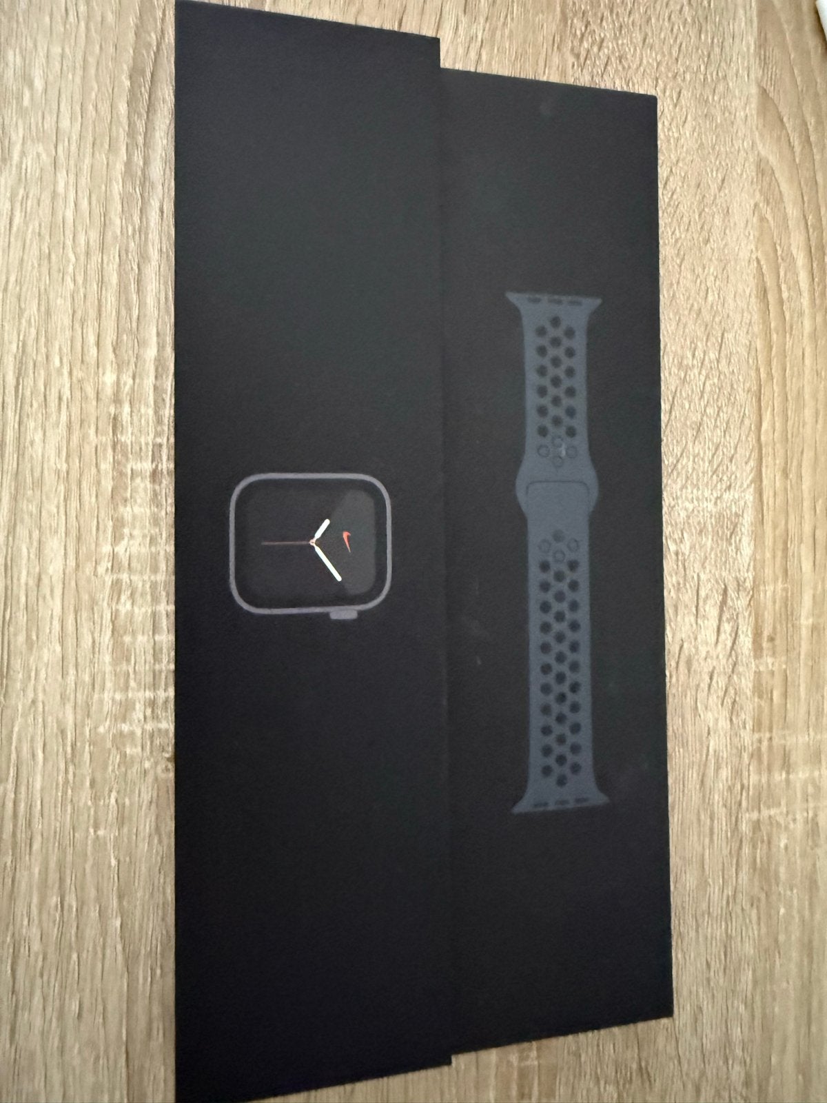 Apple Watch Nike Series SE 44mm Space Gray, Ophalen, Zwart, IOS, Waterdicht