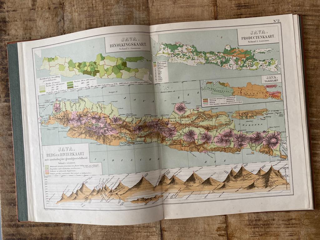 School atlas van Nederlandsch-Indië 1914 (van Gelder), Overige atlassen, Ophalen of Verzenden, Zo goed als nieuw, 1800 tot 2000