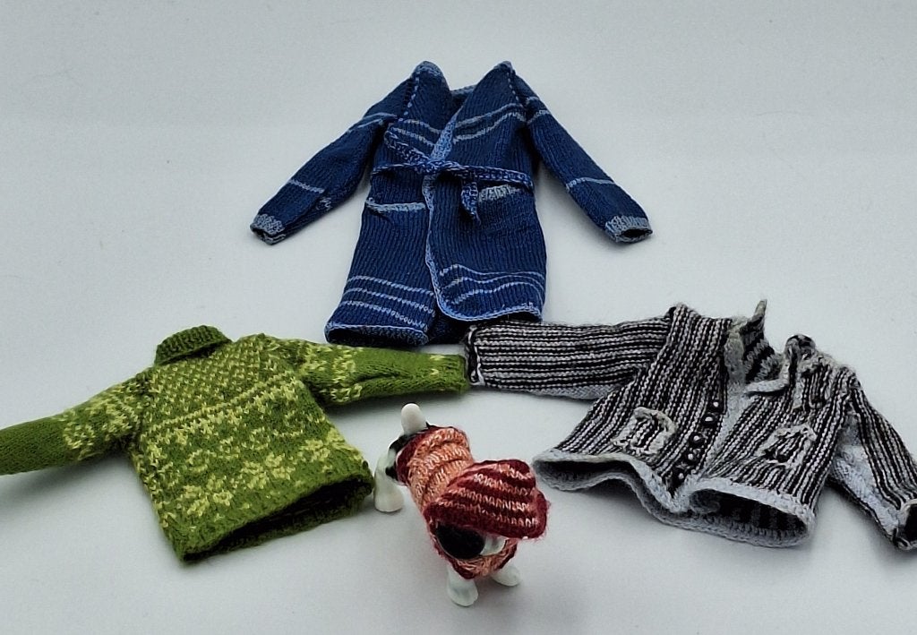 Gebreide kleding voor poppenhuis popjes prijs per stuk, Ophalen of Verzenden, Zo goed als nieuw, Poppenhuis