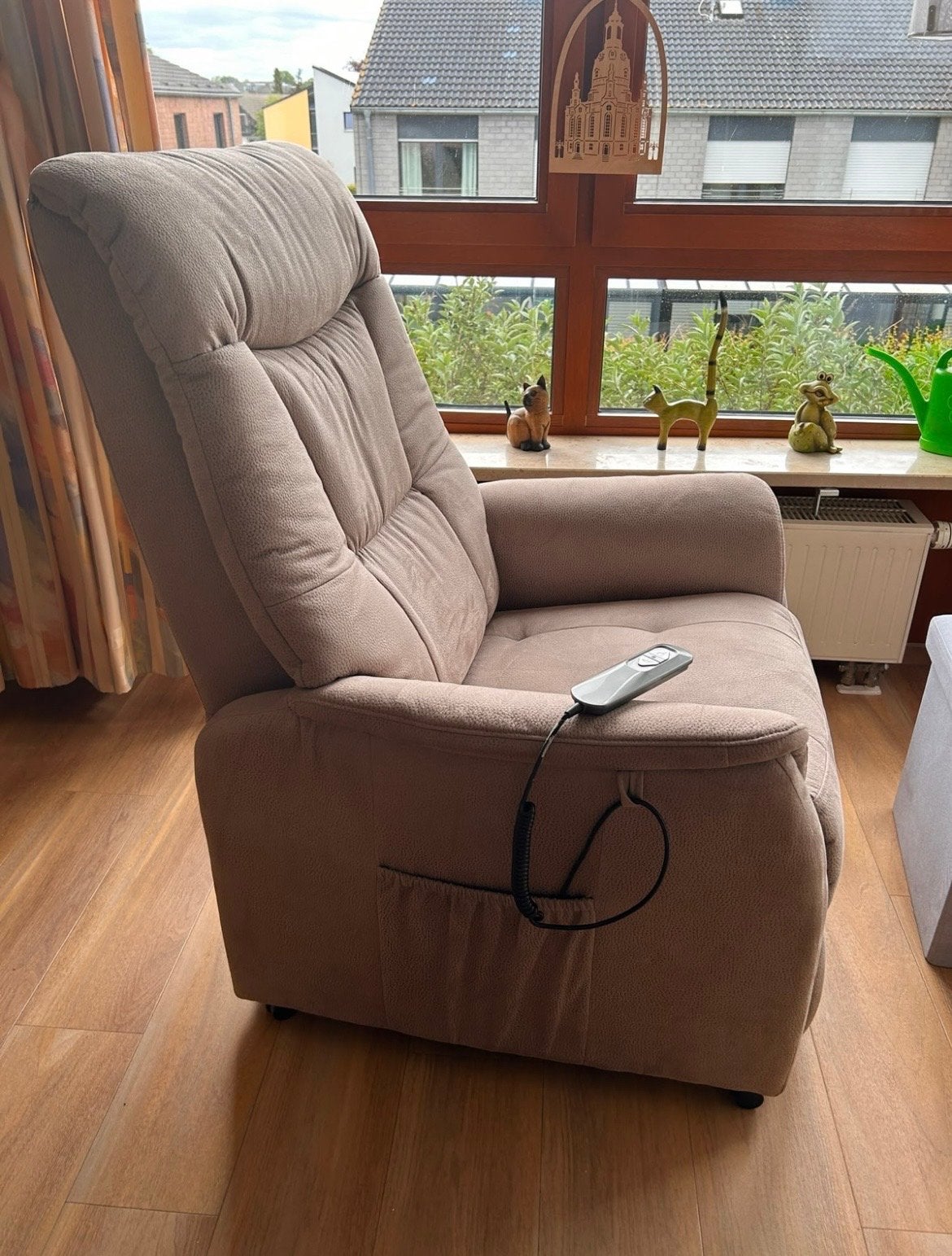 Comfortabele TV-fauteuil met motor en opstahulp, Ophalen, 75 tot 100 cm, Zo goed als nieuw, 75 tot 100 cm