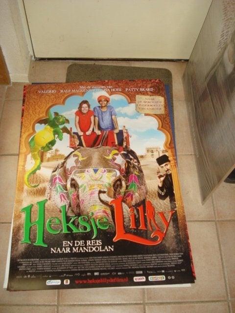 Heksje Lilly en de reis naar Mandolan Filmposter, Verzamelen, Ophalen, Zo goed als nieuw, A1 t/m A3, Film en Tv