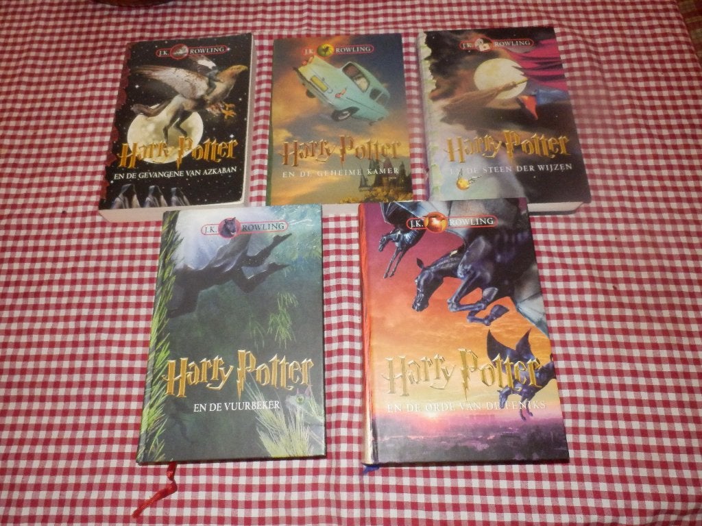 Harry Potter 5 delen 3 hardcover en 2 paperbacks., Boeken, Ophalen of Verzenden, Gelezen, J.K. Rowling