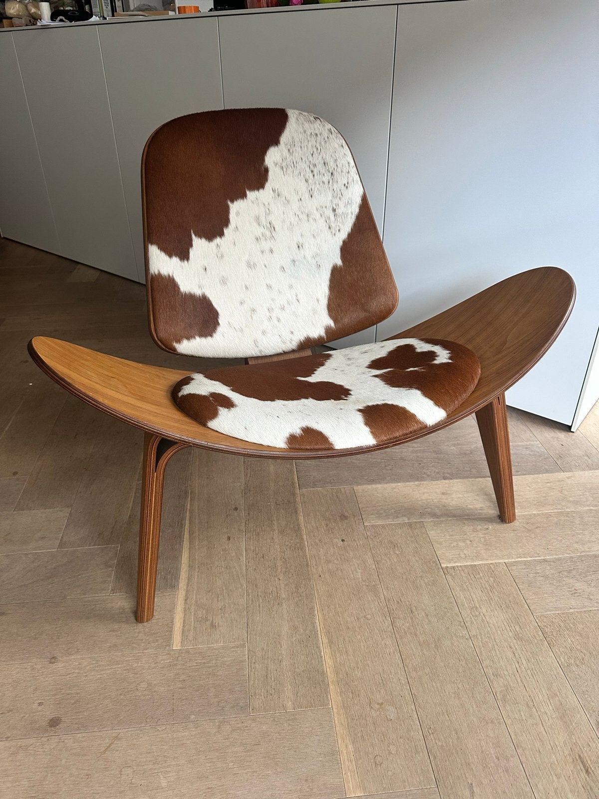 Originele Carl Hansen & Son CH07 Shell Chair notenhout lak, Huis en Inrichting, Fauteuils, Ophalen, Zo goed als nieuw, 75 tot 100 cm