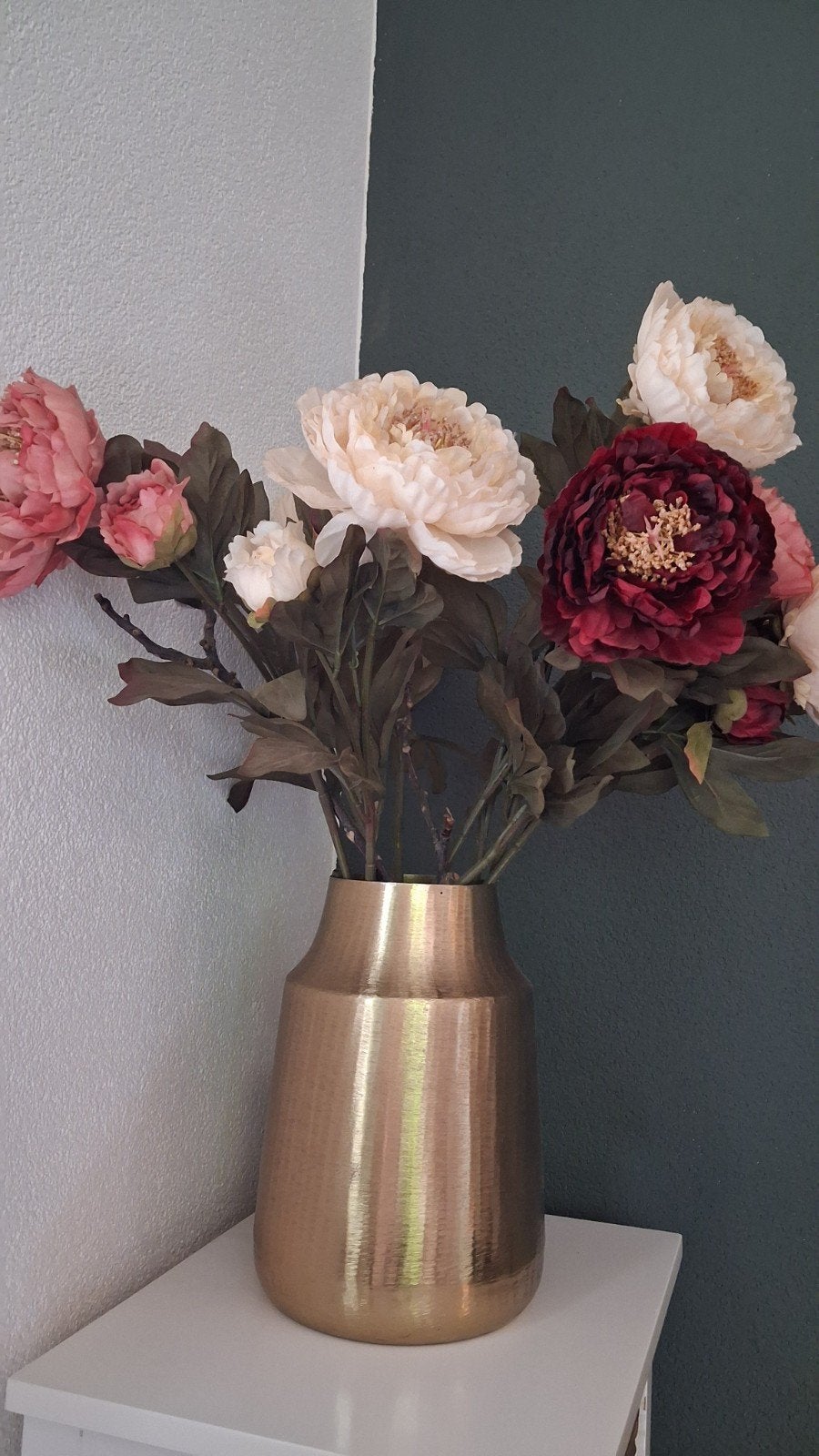 Gouden vaas met kunstbloemen, Ophalen, Inclusief decoratie, Zo goed als nieuw, Metaal