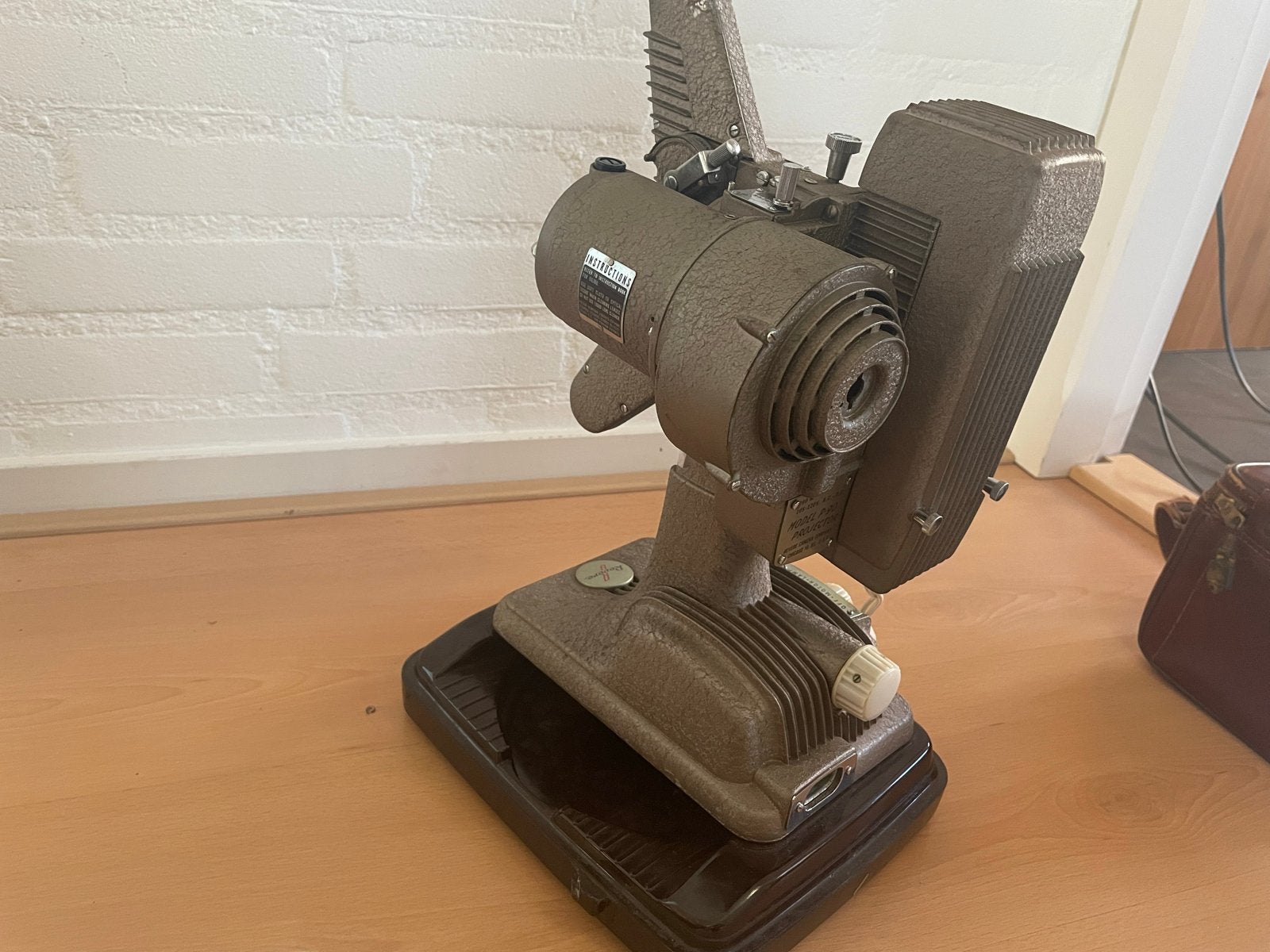 Vintage Revere 8mm filmcamera Model 44 met projector P-90, Gebruikt, Overige soorten, Minder dan 8x, Camera